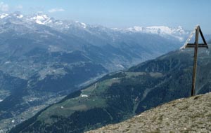 Blick vom Breithorn (2599 m) ins Goms im Oberen Rhonetal, Sommer 1981