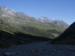Auf dem Weg von Arolla (2008 m) zum Glacier de Bertol am Bachbett der La Borgne d’Arolla