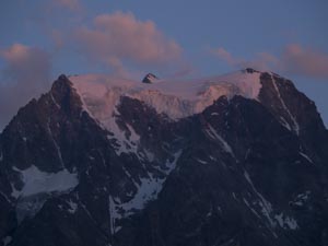 Mont Collon (3636 m) vom Grand Hôtel Kurhaus Arolla aus gesehen, 18.7.2018