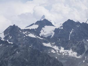 Blick vom Pas de Chèvres (2855 m) auf das Matterhorn (4478 m) und im Vordergrund Crête du Plan (3313 m), Dents de Bertol (3546 m), Tête Blanche (3710 m) und Tête de Chavannes (3671 m), 20.7.2018
