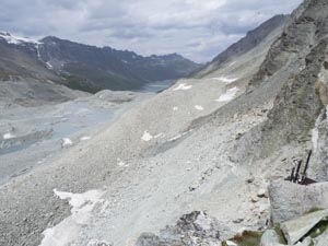 Blick auf die Ausläufer des Glacier de Cheilon und den Lac des Dix vom Pas de Chèvres (2855 m), 20.7.2018