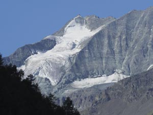 Blick von Gruben (VS) auf Les Diablons (3609 m) und Diablons Gletscher, 4.8.2017