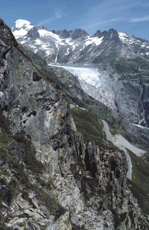 Blick vom Grimselpass auf den Rhonegletscher mit Galenstock (3586 m), Sommer 1981