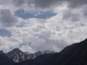 Oberhalb Bergün (1488 m) mit Piz Bial (3060 m), Albulatal, Graubünden, 19.7.2019